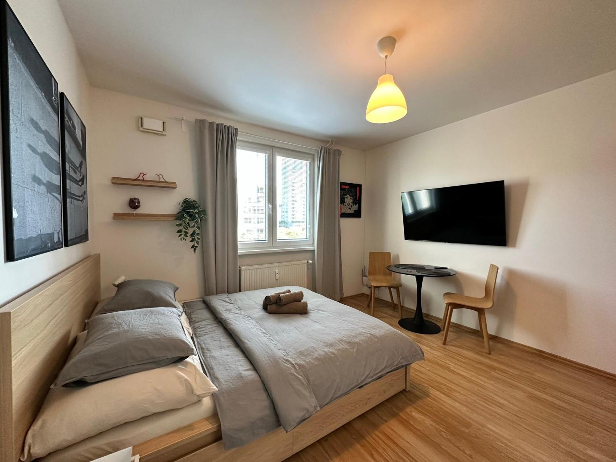 Cozy Studio Apartment In The Wider Center บราติสลาวา ภายนอก รูปภาพ