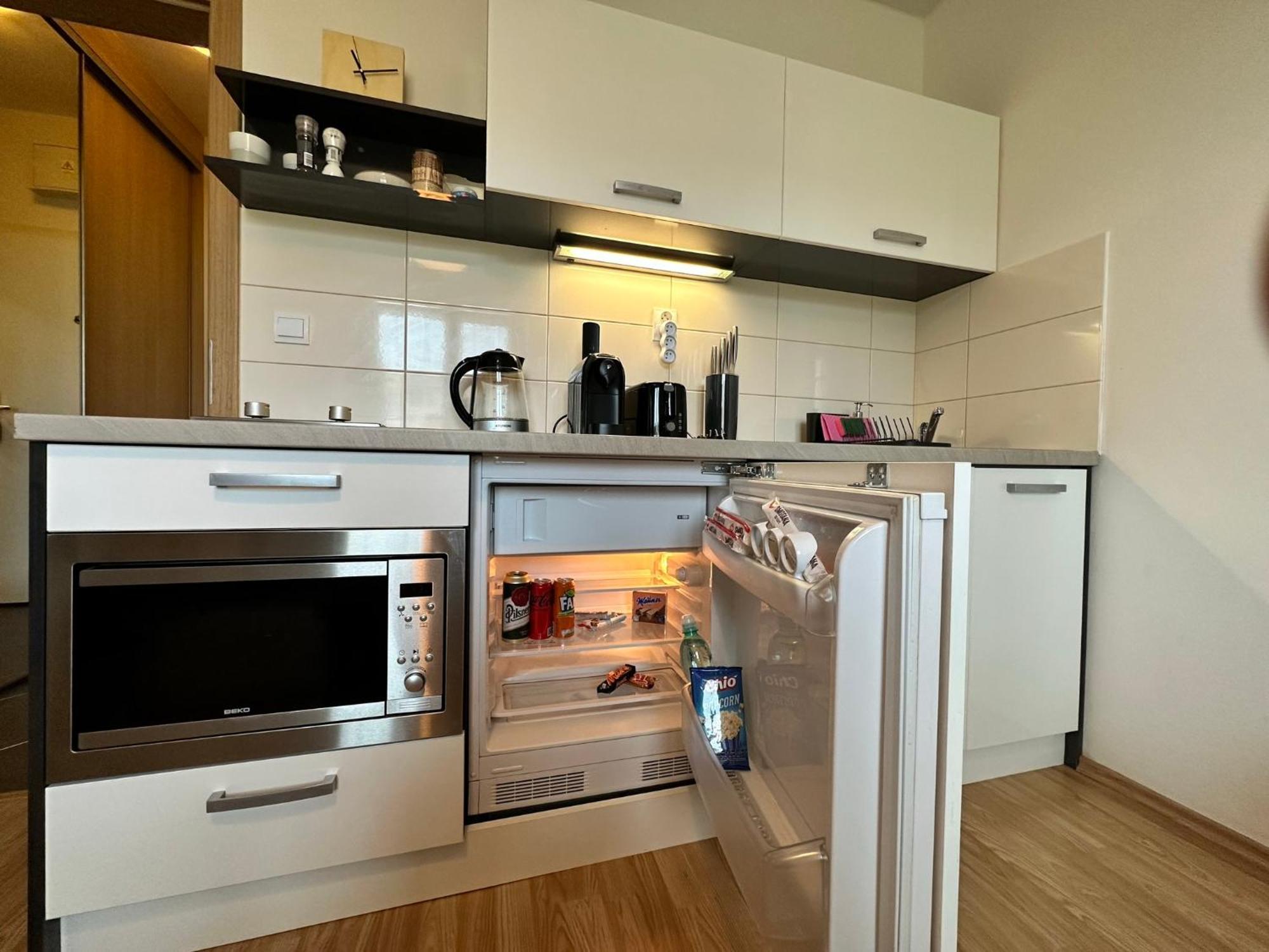 Cozy Studio Apartment In The Wider Center บราติสลาวา ภายนอก รูปภาพ
