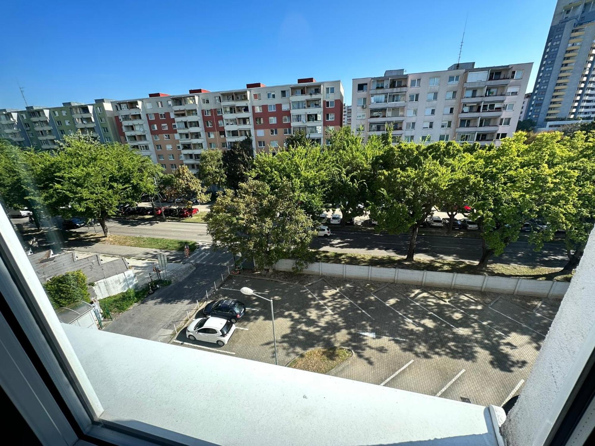 Cozy Studio Apartment In The Wider Center บราติสลาวา ภายนอก รูปภาพ