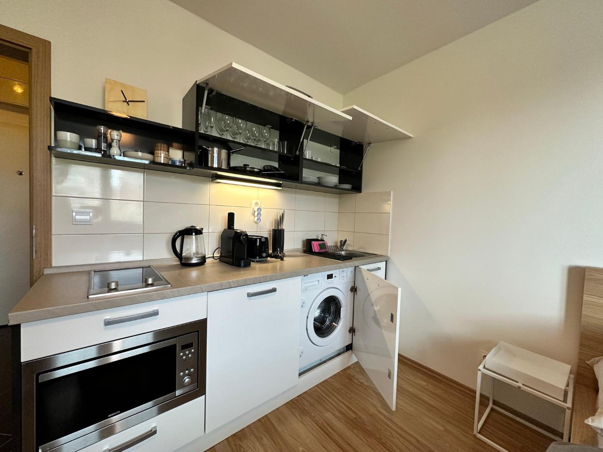 Cozy Studio Apartment In The Wider Center บราติสลาวา ภายนอก รูปภาพ