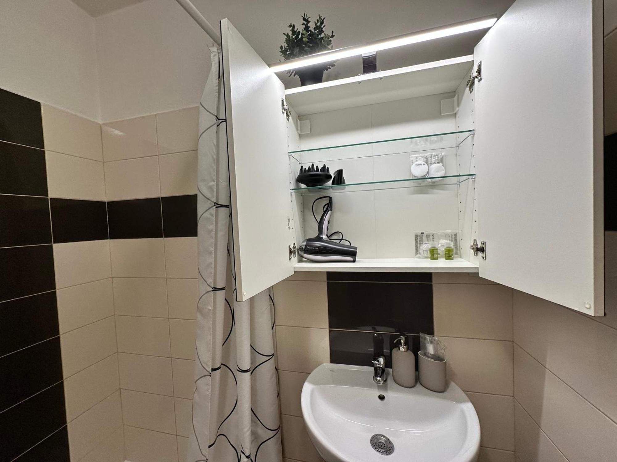 Cozy Studio Apartment In The Wider Center บราติสลาวา ภายนอก รูปภาพ
